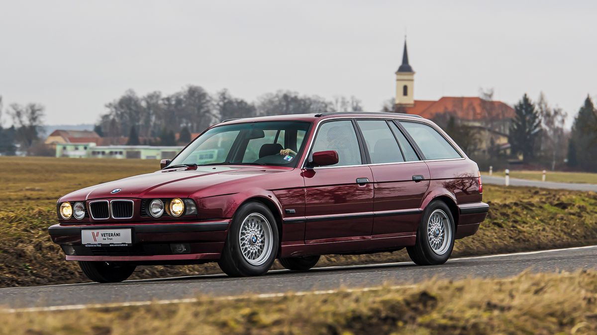 BMW 530i Touring generace E34 je klasický bavorák, na který můžeme dnes už jenom vzpomínat